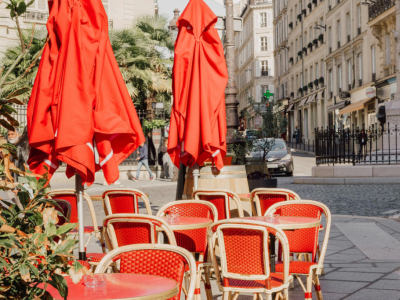 Tendance du style parisien : la nonchalance chic en action